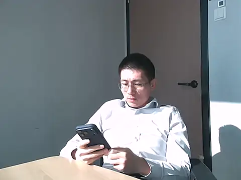 Snapshot of miniyellower chatting on 19, 11, 2025 miniyellower online show from 19, 11, 2025