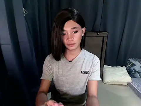 Petite HugeCock online show from 26, 10, 2025