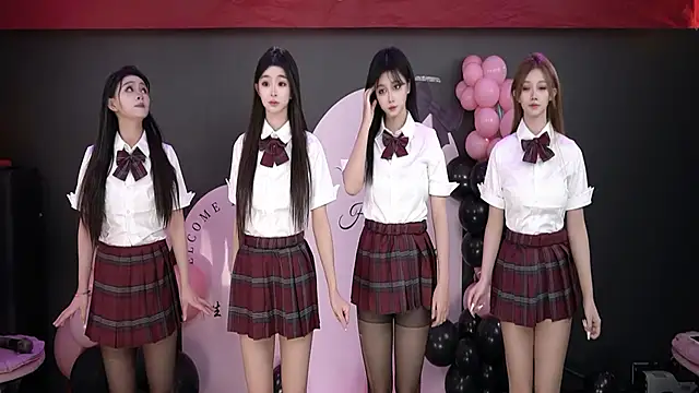 Snapshot of U-R-HERE chatting on 30, 11, 2025 U-R-HERE online show from 30, 11, 2025