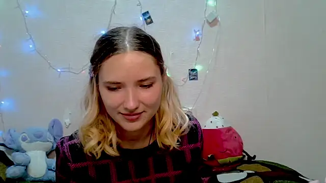 Snapshot of _kikiclark__ chatting on 3, 10, 2025 kikiclark online show from 3, 10, 2025