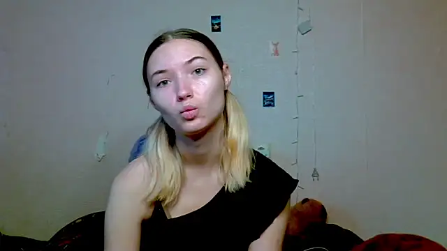 Snapshot of _kikiclark__ chatting on 9, 10, 2025 kikiclark online show from 9, 10, 2025