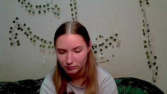 Snapshot of _kikiclark__ chatting on 13, 11, 2025 kikiclark online show from 13, 11, 2025