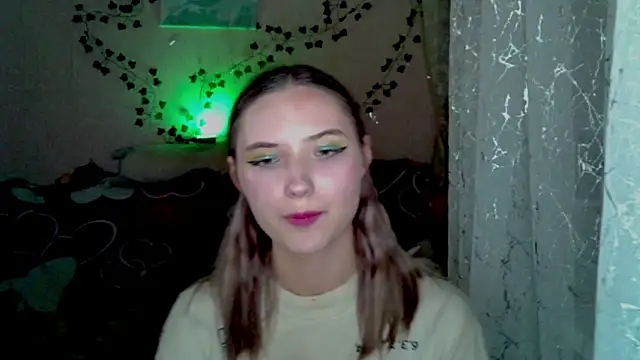 Snapshot of _kikiclark__ chatting on 14, 11, 2025 kikiclark online show from 14, 11, 2025