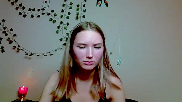 Snapshot of _kikiclark__ chatting on 16, 11, 2025 kikiclark online show from 16, 11, 2025