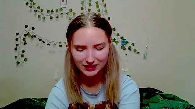 Snapshot of _kikiclark__ chatting on 23, 11, 2025 kikiclark online show from 23, 11, 2025