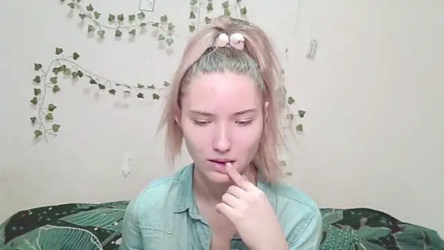 Snapshot of _kikiclark__ chatting on 5, 12, 2025 kikiclark online show from 5, 12, 2025