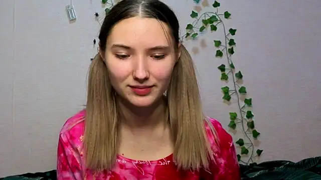 Snapshot of _kikiclark__ chatting on 14, 12, 2025 kikiclark online show from 14, 12, 2025