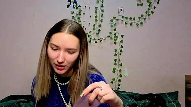 Snapshot of _kikiclark__ chatting on 15, 12, 2025 kikiclark online show from 15, 12, 2025