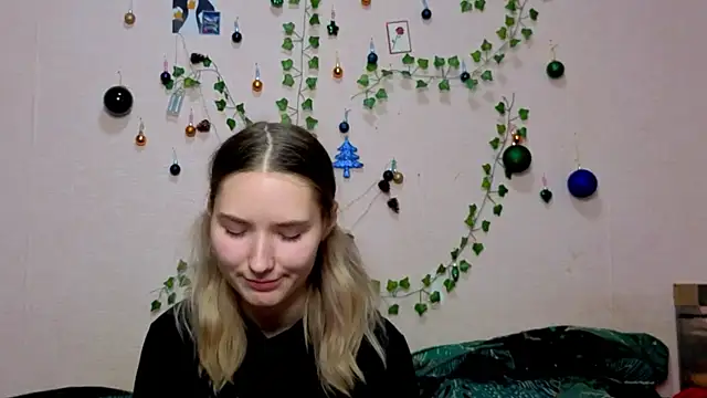 Snapshot of _kikiclark__ chatting on 8, 1, 2026 kikiclark online show from 8, 1, 2026