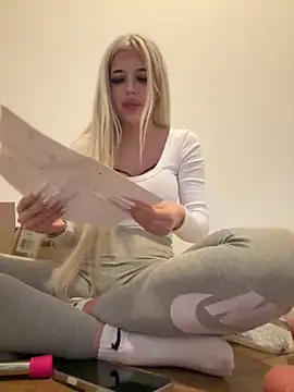 Steffi Snowbunny online show from 16, 9, 2025