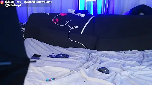 Steffi Snowbunny online show from 25, 10, 2025