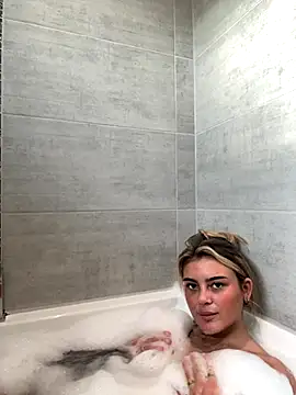 Snapshot of CassyBaby chatting on 22, 10, 2025 CassyBaby online show from 22, 10, 2025