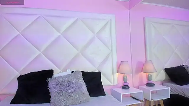 Miaa Smithh   online show from 31, 3, 2026