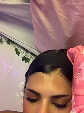 Snapshot of luluzinhax chatting on 18, 10, 2025 luluzinhax online show from 18, 10, 2025