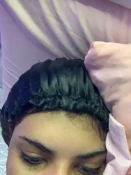 Snapshot of luluzinhax chatting on 22, 10, 2025 luluzinhax online show from 22, 10, 2025