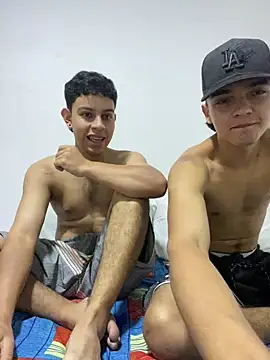 Snapshot of Young_handsome chatting on 4, 12, 2025 Young handsome online show from 4, 12, 2025