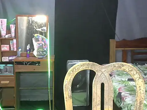 Snapshot of miss_ele chatting on 15, 10, 2025 miss ele online show from 15, 10, 2025