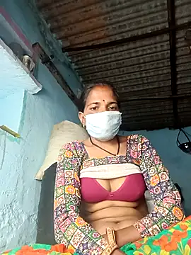 Snapshot of Hot-honi chatting on 8, 10, 2025 Hot-honi online show from 8, 10, 2025