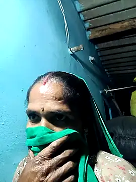 Snapshot of Hot-honi chatting on 1, 11, 2025 Hot-honi online show from 1, 11, 2025