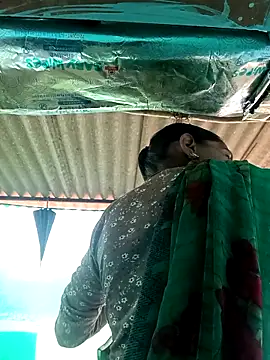 Snapshot of Hot-honi chatting on 5, 11, 2025 Hot-honi online show from 5, 11, 2025