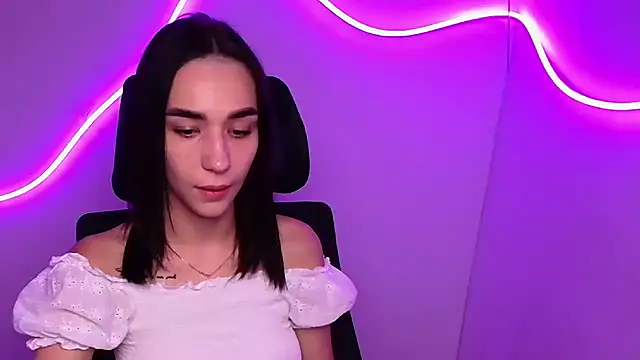 Snapshot of Bella_Night4 chatting on 15, 9, 2025 Bella Night4 online show from 15, 9, 2025