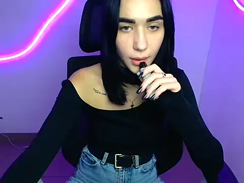 Snapshot of Bella_Night4 chatting on 3, 10, 2025 Bella Night4 online show from 3, 10, 2025