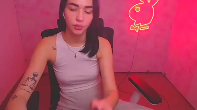 Snapshot of Bella_Night4 chatting on 4, 10, 2025 Bella Night4 online show from 4, 10, 2025