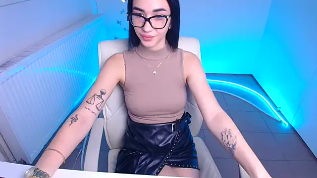 Snapshot of Bella_Night4 chatting on 10, 10, 2025 Bella Night4 online show from 10, 10, 2025