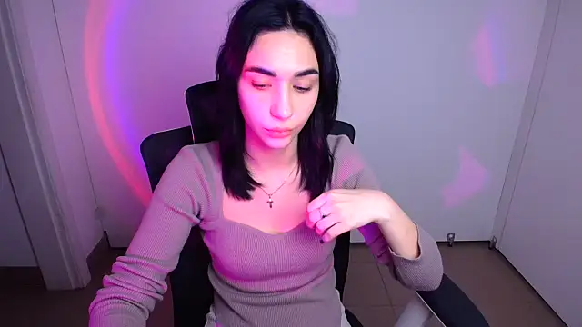 Snapshot of Bella_Night4 chatting on 11, 10, 2025 Bella Night4 online show from 11, 10, 2025