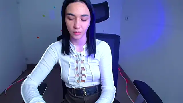 Snapshot of Bella_Night4 chatting on 20, 10, 2025 Bella Night4 online show from 20, 10, 2025