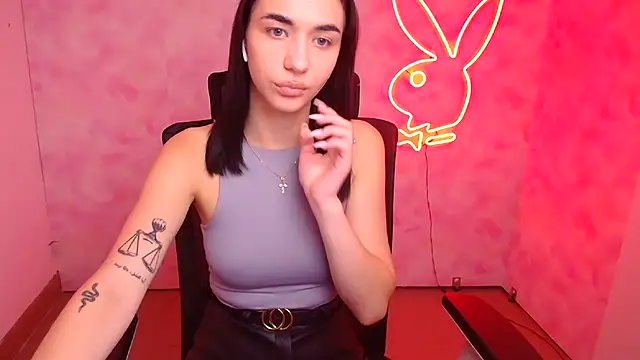 Snapshot of Bella_Night4 chatting on 23, 10, 2025 Bella Night4 online show from 23, 10, 2025