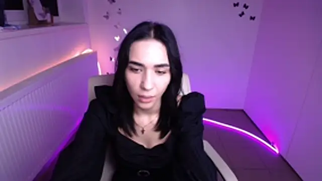 Snapshot of Bella_Night4 chatting on 28, 10, 2025 Bella Night4 online show from 28, 10, 2025