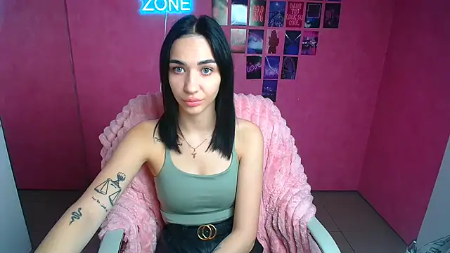 Snapshot of Bella_Night4 chatting on 29, 10, 2025 Bella Night4 online show from 29, 10, 2025