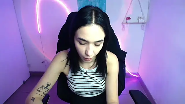 Snapshot of Bella_Night4 chatting on 30, 10, 2025 Bella Night4 online show from 30, 10, 2025