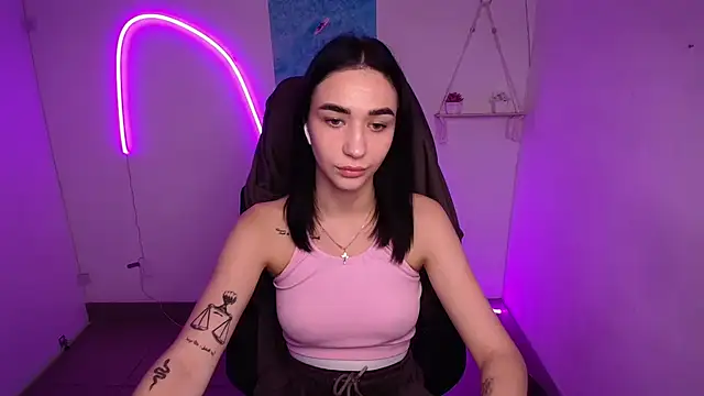 Snapshot of Bella_Night4 chatting on 6, 11, 2025 Bella Night4 online show from 6, 11, 2025