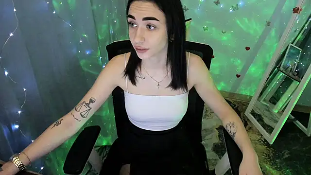 Snapshot of Bella_Night4 chatting on 19, 11, 2025 Bella Night4 online show from 19, 11, 2025