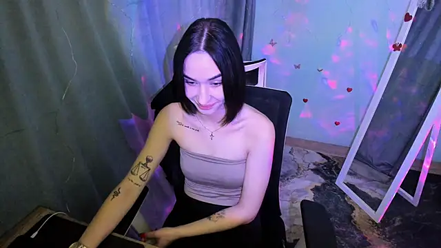 Snapshot of Bella_Night4 chatting on 1, 12, 2025 Bella Night4 online show from 1, 12, 2025