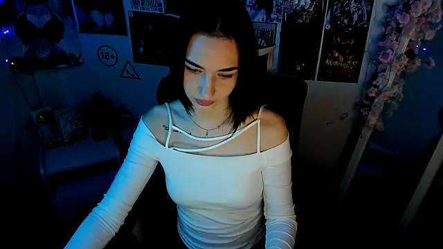 Snapshot of Bella_Night4 chatting on 14, 12, 2025 Bella Night4 online show from 14, 12, 2025