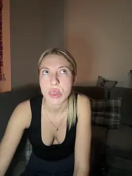 Snapshot of CheekyChelseaX chatting on 14, 12, 2025 CheekyChelseaX online show from 14, 12, 2025