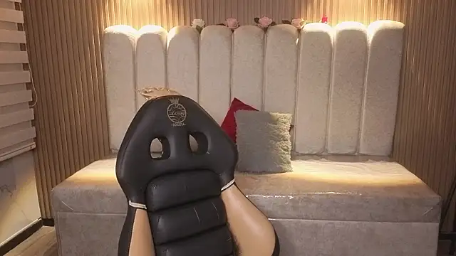  Mia Evans 1 online show from 24, 2, 2026