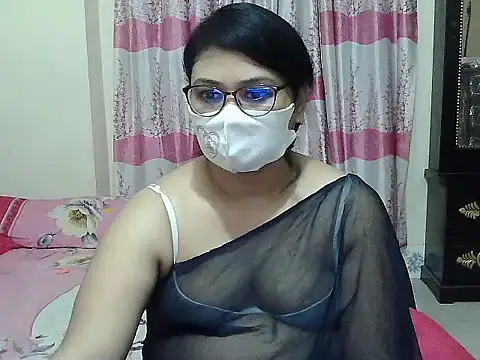 Snapshot of Elena_cruz5 chatting on 10, 9, 2025 Elena cruz5 online show from 10, 9, 2025