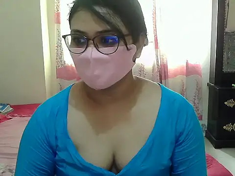 Snapshot of Elena_cruz5 chatting on 11, 9, 2025 Elena cruz5 online show from 11, 9, 2025