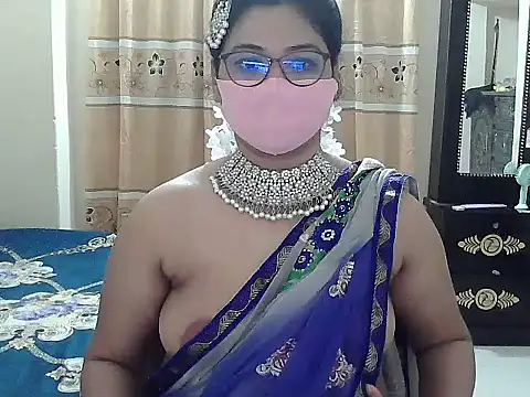 Snapshot of Elena_cruz5 chatting on 4, 10, 2025 Elena cruz5 online show from 4, 10, 2025