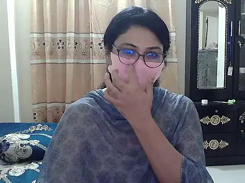 Snapshot of Elena_cruz5 chatting on 6, 10, 2025 Elena cruz5 online show from 6, 10, 2025