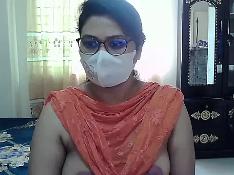 Snapshot of Elena_cruz5 chatting on 8, 10, 2025 Elena cruz5 online show from 8, 10, 2025