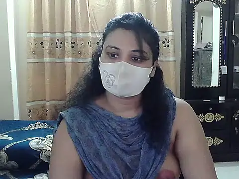 Snapshot of Elena_cruz5 chatting on 9, 10, 2025 Elena cruz5 online show from 9, 10, 2025