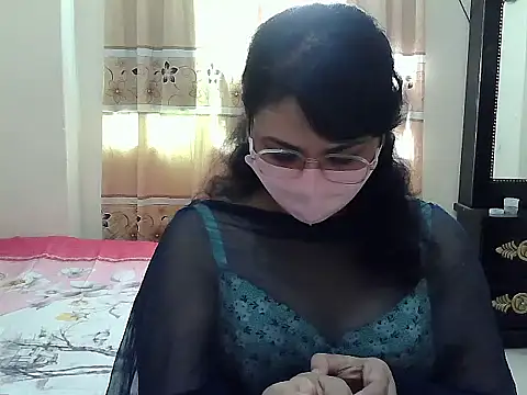 Snapshot of Elena_cruz5 chatting on 24, 10, 2025 Elena cruz5 online show from 24, 10, 2025