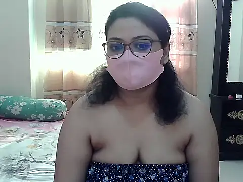 Snapshot of Elena_cruz5 chatting on 26, 10, 2025 Elena cruz5 online show from 26, 10, 2025