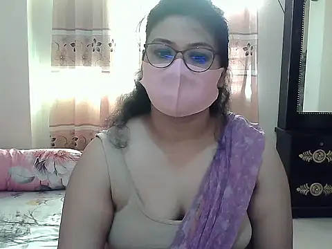 Snapshot of Elena_cruz5 chatting on 28, 10, 2025 Elena cruz5 online show from 28, 10, 2025