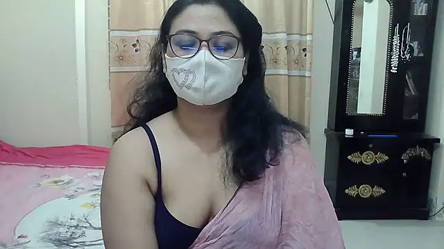 Snapshot of Elena_cruz5 chatting on 18, 11, 2025 Elena cruz5 online show from 18, 11, 2025